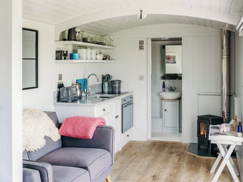 Living area | Phoebe&rsquo;s Folly - Kernow Retreats, Milton Abbot, near Tavistock