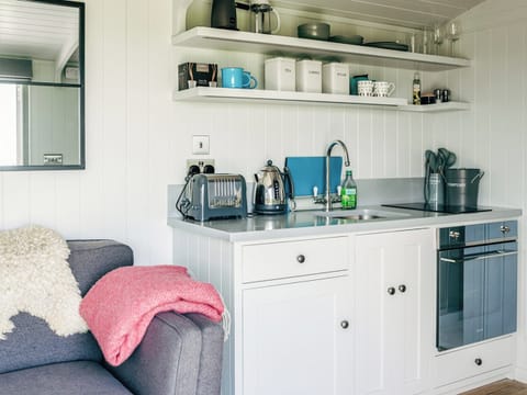 Living area | Phoebe&rsquo;s Folly - Kernow Retreats, Milton Abbot, near Tavistock