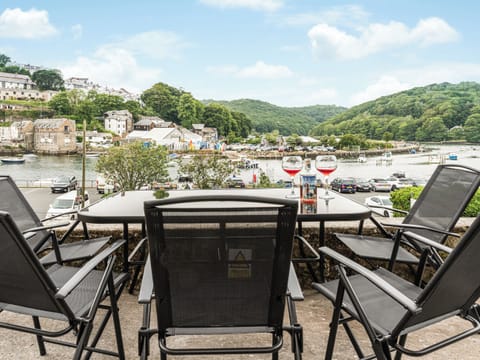 Outdoor area | 2 Mount Pleasant - River View Cottages, Looe