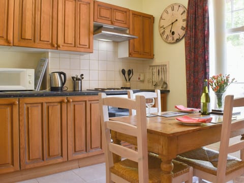 Kitchen/diner | Burlington - Gunns Apartments, Lynton