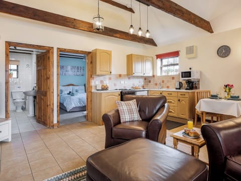 Open plan living space | Owl&rsquo;s Roost - Holly Hedge Farm, Holly Hedge Farm