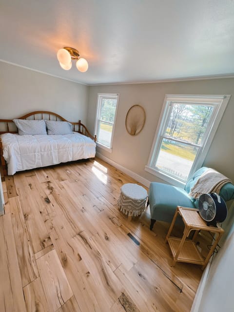 3rd bedroom: daybed with pull out mattress and beautiful views 