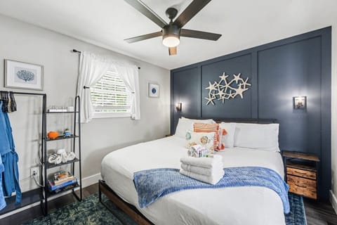 Bedroom w/King Bed and Smart TV