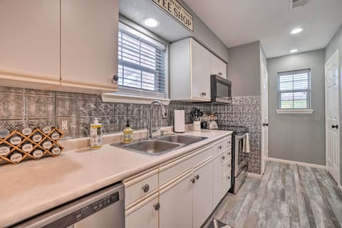 Kitchen | Dishware/Flatware