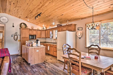 Dining Area | Dishware & Flatware Provided