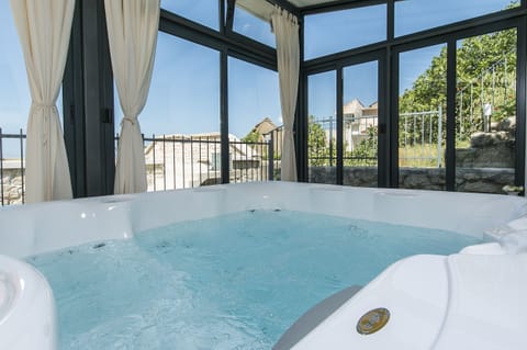 Indoor spa tub