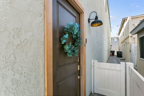 CLOSE TO THE BEACH! Apartment in Balboa Peninsula