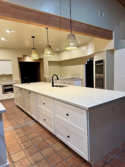 Kitchen Island- lots of workspace for prepping your food