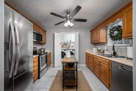Fully Equipped Kitchen | Main Level | Dishwasher