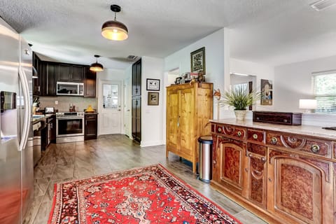 Kitchen Open to Living Area only Separated by Pony Wall