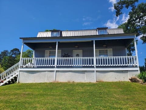 Huge Porch w/ beautiful lake views