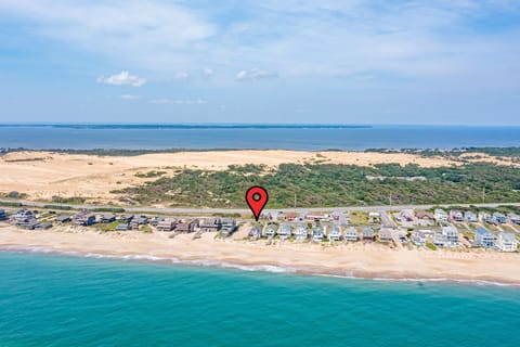 Oceanfront home, Jockey's Ridge State Park and Roanoke Sound in background!