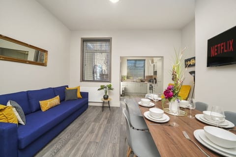 Living Room / Lounge