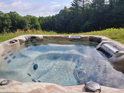 7 person Artesian Grand Cayman hot tub with all the bells and whistles.
