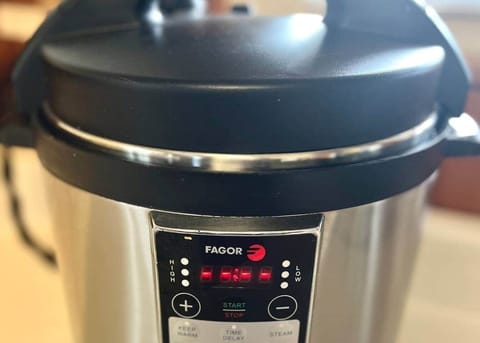 Instant pot… slow cooker, pressure cooker, rice cooker