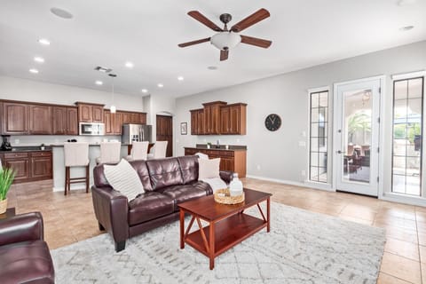 Livingroom with access to pool