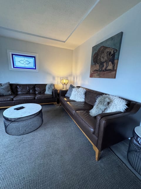 Main living room with Mountain views as well as a telescopic mounted TV