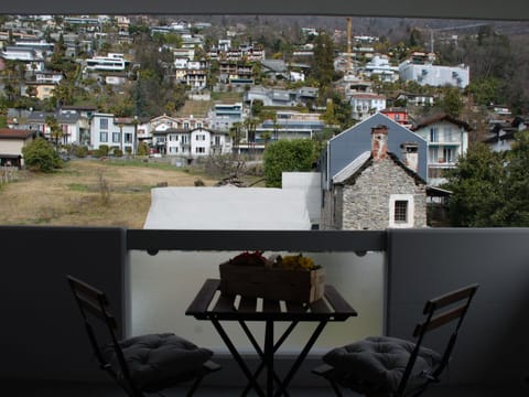 Building, Property, Window, Table, Plant, Tree, House, Outdoor Furniture, Urban Design, Real Estate