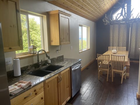 e9044644-bf72-4c7e-aec4-10d2fe6adfd5