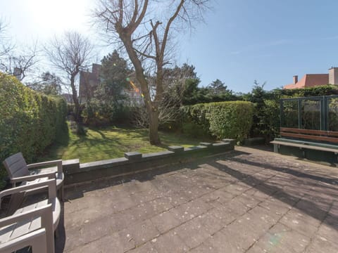 Plant, Sky, Road Surface, Tree, Building, Asphalt, Land Lot, Urban Design, Grass, Landscape