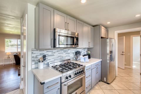 Fancy and high end 36" Italian Gas Range to cook meals!