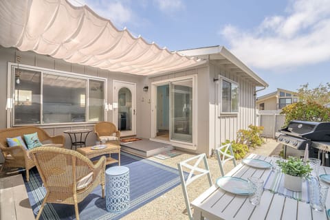 Welcome to "Ocean Spray"! One Block to the Beach!