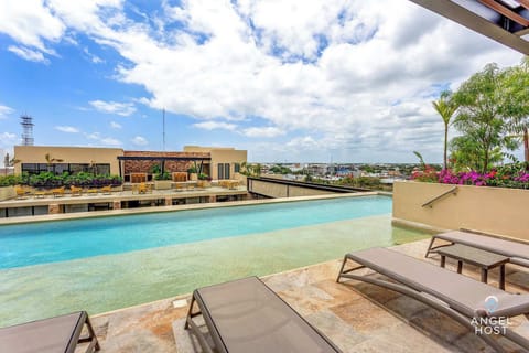 A captivating rooftop pool is always a good idea!