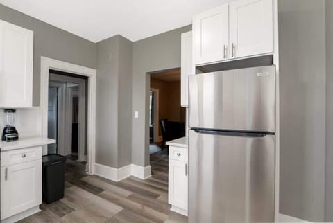 The refrigerator has plenty of space for all your groceries, drinks, and leftovers, perfect for extended stays. Whether you’re meal prepping or chilling snacks, you’ll have all the room you need to stay stocked and satisfied
