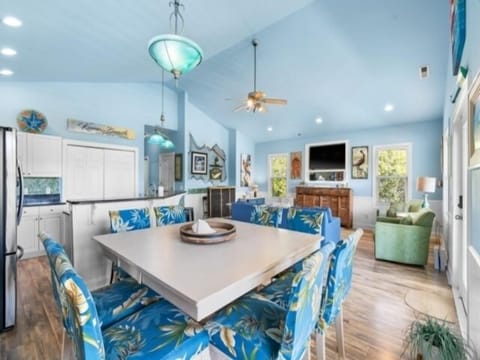 Architecture, Building, Dining Room, Dining Table, Furniture