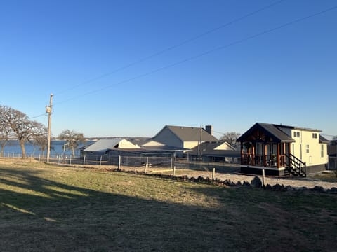 Distance of lake from cottage