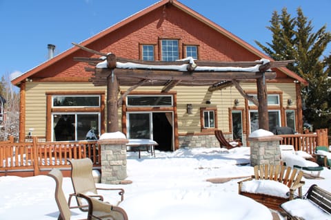 Year round weather!   Whether it is snow or summer you will love Big Bear.