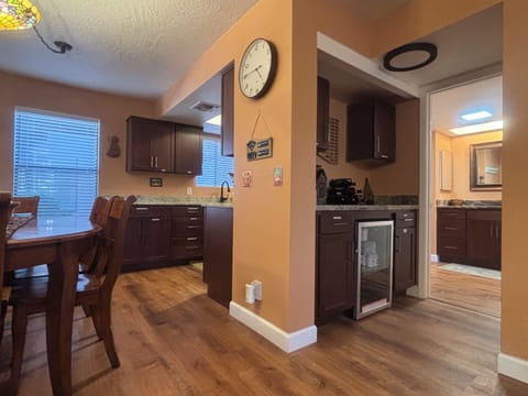 Dining area with dry bar