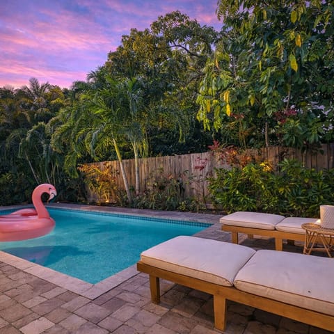 Private poolside bliss under a pink-lavender sunset—where every evening feels like a vacation. 🌅💦🌴