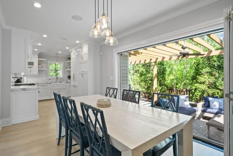 Entertaining heaven with indoor/outdoor seating.