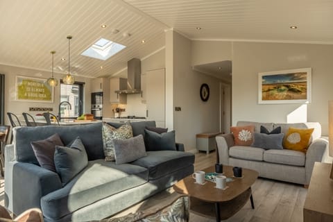 Ground floor: Quality, stylish decor