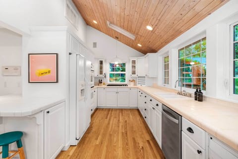 Kitchen | Cooking Basics | Breakfast Bar