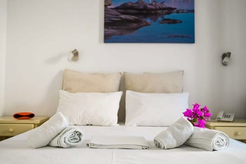 Enjoy tranquil décor with warm, inviting touches, including handcrafted details, soft linens, and tasteful accents that create a serene ambiance.

