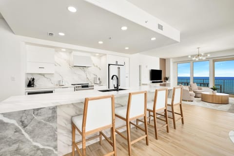 Kitchen, Breakfast Bar for 4