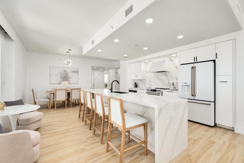 Kitchen, Breakfast Bar for 4