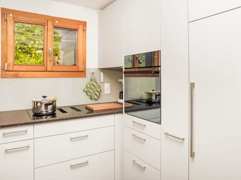 Cabinetry, Building, Property, Furniture, Countertop, Window, Kitchen Appliance, Drawer, Wood, Kitchen