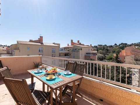 Sky, Table, Building, Property, Furniture, Azure, Outdoor Table, Tableware, Outdoor Furniture, Wood