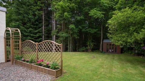 East Lodge at Ashiestiel - the private lawned gardens