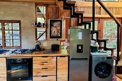 Kitchen, Oven, Fridge, Freezer, Washer, Dryer