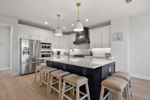 Spacious Breakfast Bar with Seating for Six