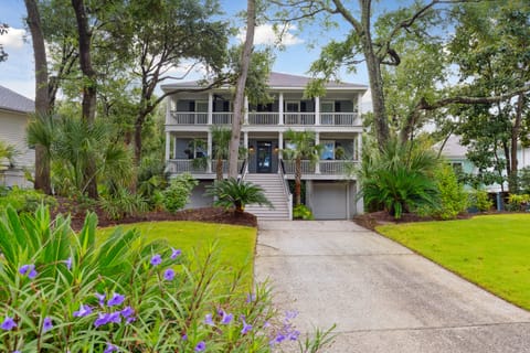 On The Half Shell Near the Beach - Ample Parking