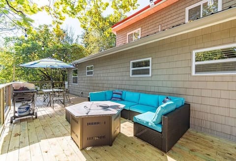 Enjoy your wine with the sunshine on your private balcony!