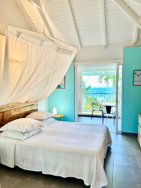 The bedroom and the sea view terrace