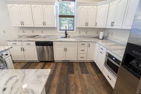 Spacious kitchen for meal prep