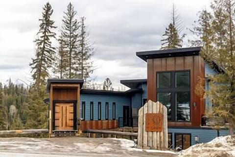Picture of the driveway, porch and front entrance