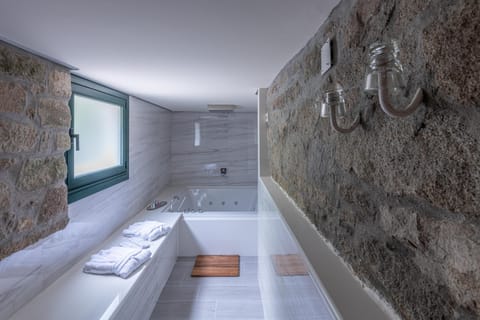 Muiño de Arriba Suite: restored old water mill with jacuzzi Bed and Breakfast in O Salnés